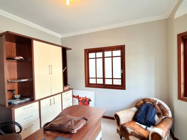 Imagem 15: Casa para locação em Joinville-SC, bairro Bom Retiro: 4 quartos, 2 suítes, 3 salas, 4