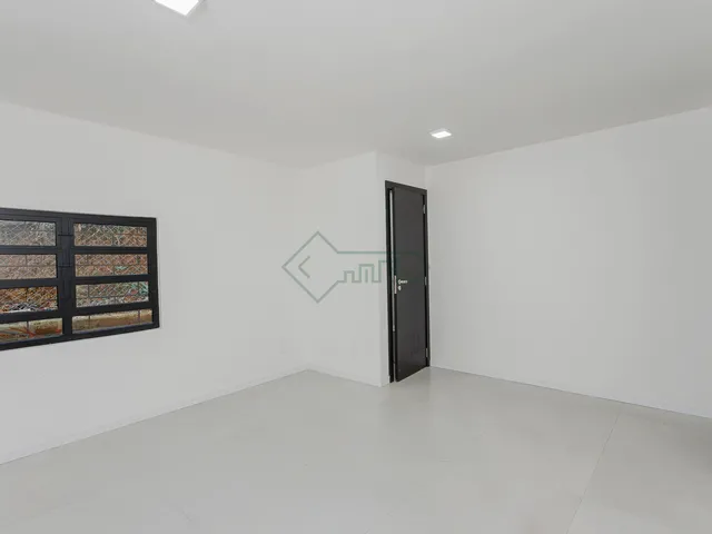Imagem 2: Galpão Comercial para Locação em Joinville-SC - Bairro Santa Catarina 5 Salas, 4