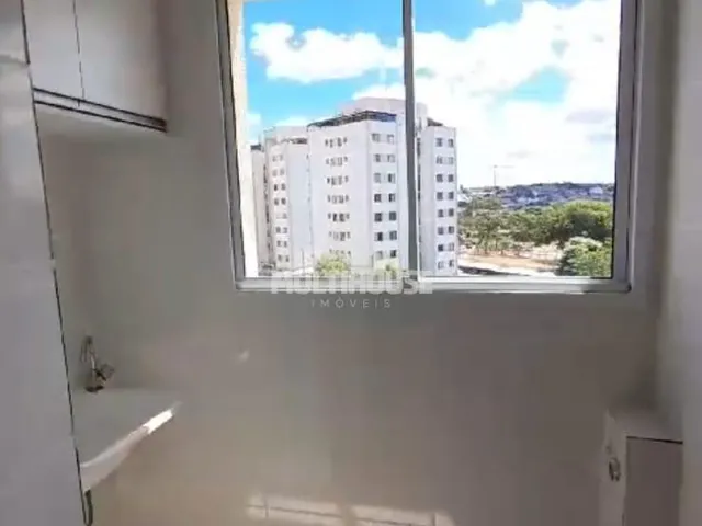 Imagem 2: Apartamento 2 Quartos com Armários, Vaga Coberta e Portaria