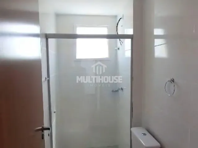 Imagem 5: Apartamento 2 Quartos com Armários, Vaga Coberta e Portaria