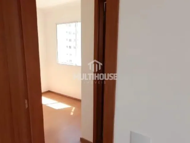 Imagem 8: Apartamento 2 Quartos com Armários, Vaga Coberta e Portaria