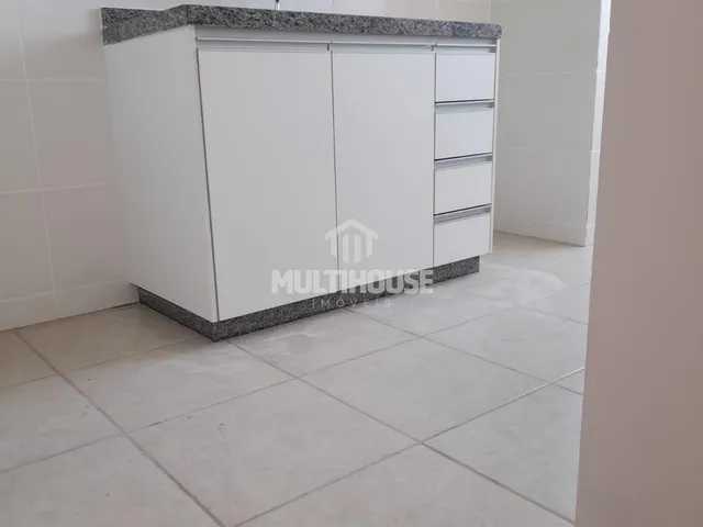 Imagem 9: Apartamento 2 Quartos com Armários, Vaga Coberta e Portaria