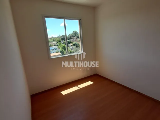Imagem 11: Apartamento 2 Quartos com Armários, Vaga Coberta e Portaria