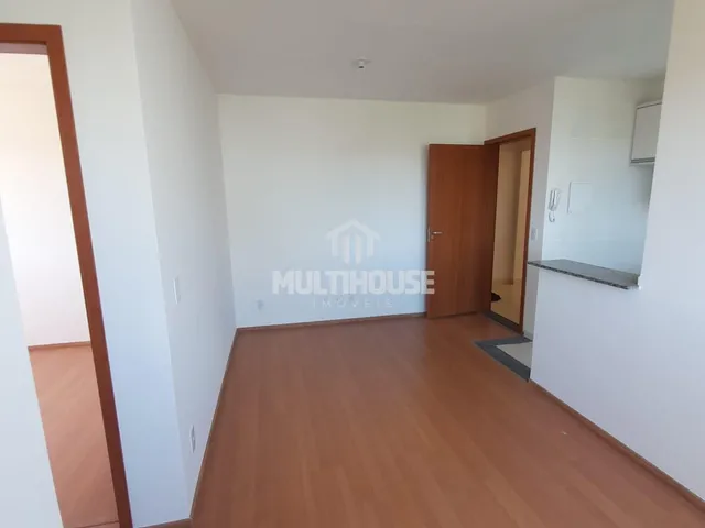 Imagem 12: Apartamento 2 Quartos com Armários, Vaga Coberta e Portaria