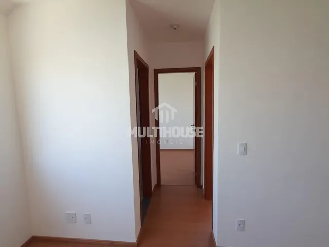 Imagem 13: Apartamento 2 Quartos com Armários, Vaga Coberta e Portaria