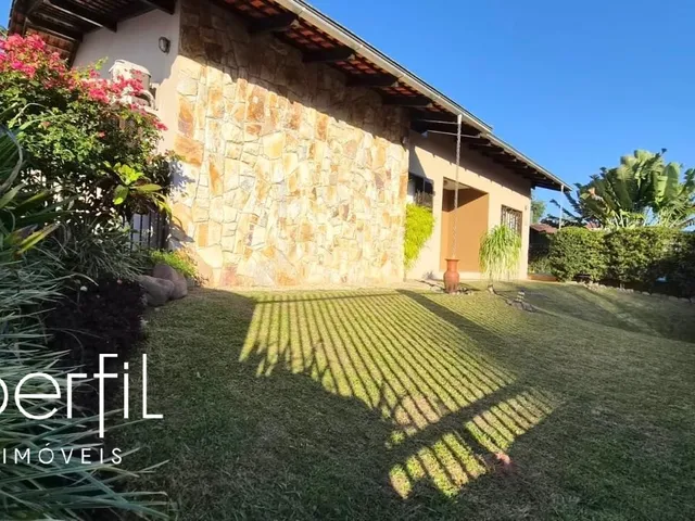 Imagem 2: Imperdível: Casa Averbada venda em Joinville-SC, no bairro Floresta, com 5 quartos, 1