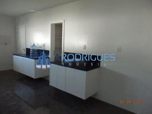 Imagem 8: Casa de luxo em condomínio: 4 quartos, 4 suítes, 3 salas, 6 banheiros, 6 vagas de