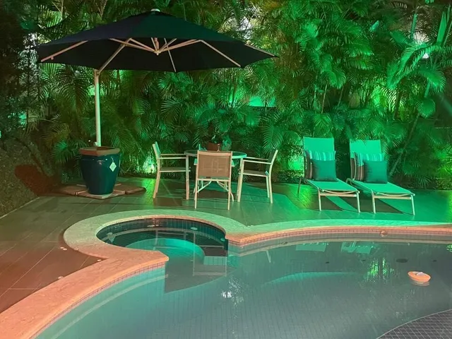 Imagem 7: Alugo belíssima casa com 580m² mobiliada e decorada, energia solar, piscina, 4 suítes