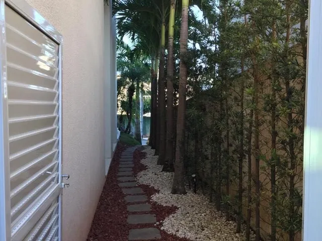 Imagem 3: Alugo belíssima casa com 580m² mobiliada e decorada, energia solar, piscina, 4 suítes