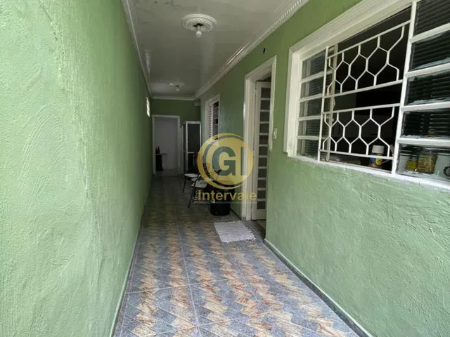 Imagem: A loja possui 6 Dormitórios, 5 Banheiros, 1 Vaga na