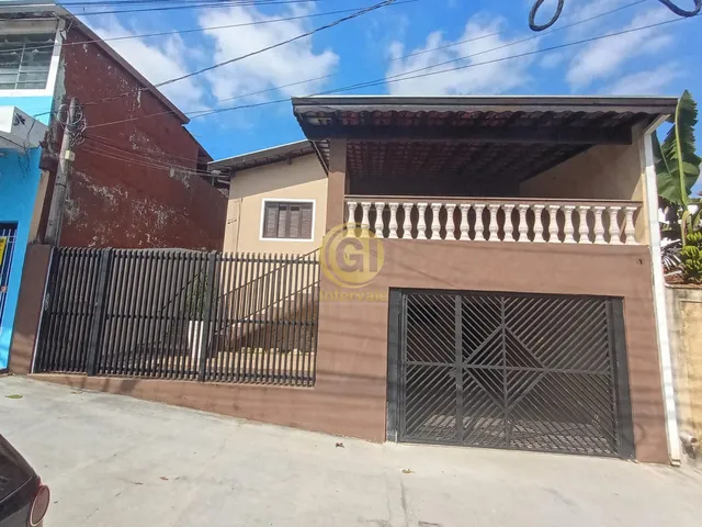 Imagem: A casa possui 4 Dormitórios, 1 Suíte, 3 Banheiros, 3