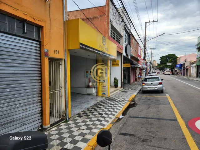 Imagem: A loja possui 2 Banheiros, 140m² de Área e está