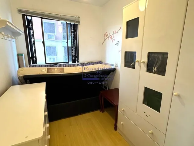 Imagem 2: Apartamento à venda em Porto Alegre-RS, no bairro Teresópolis, com 3 quartos, 2 salas