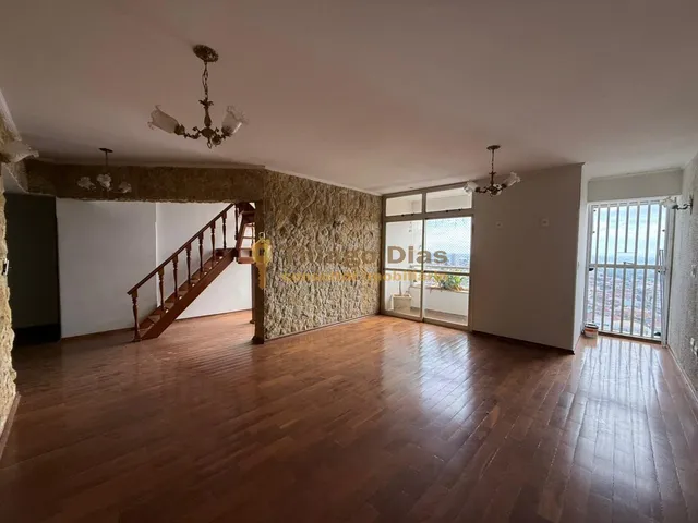 Imagem: O apartamento possui 4 Dormitórios, 1 Suíte, 3 Banheiros,