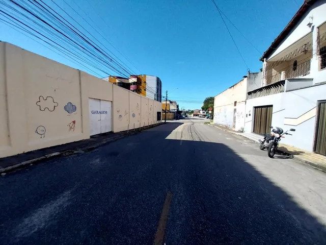 Imagem 12: PC2412) Um Prédio Comercial medindo 1000m²