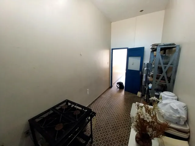 Imagem 2: PC2412) Um Prédio Comercial medindo 1000m²