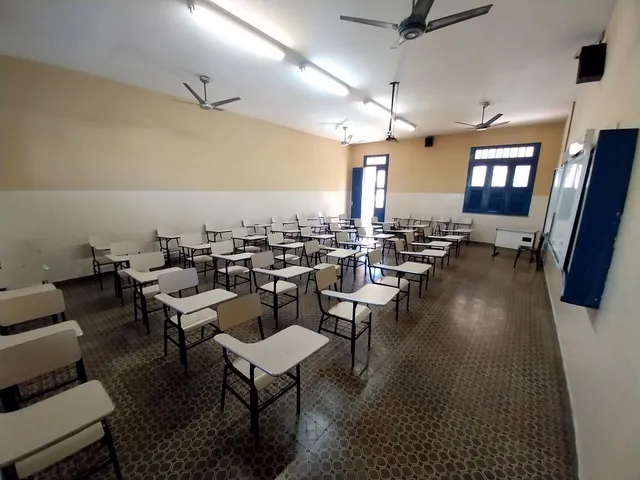 Imagem 6: PC2412) Um Prédio Comercial medindo 1000m²