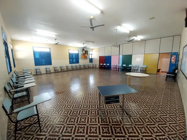 Imagem 14: PC2412) Um Prédio Comercial medindo 1000m²