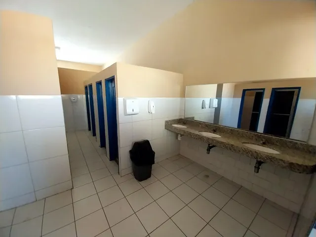 Imagem 10: PC2412) Um Prédio Comercial medindo 1000m²