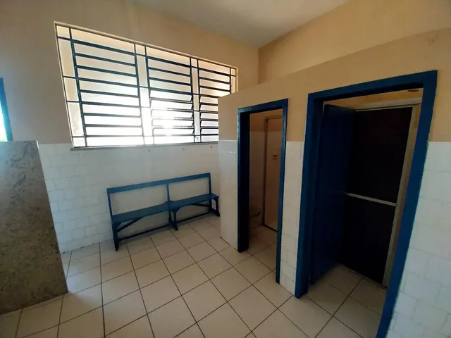 Imagem 16: PC2412) Um Prédio Comercial medindo 1000m²