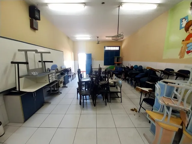 Imagem 15: PC2412) Um Prédio Comercial medindo 1000m²