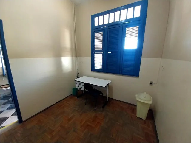 Imagem 11: PC2412) Um Prédio Comercial medindo 1000m²