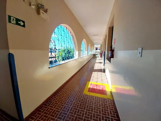Imagem 5: PC2412) Um Prédio Comercial medindo 1000m²