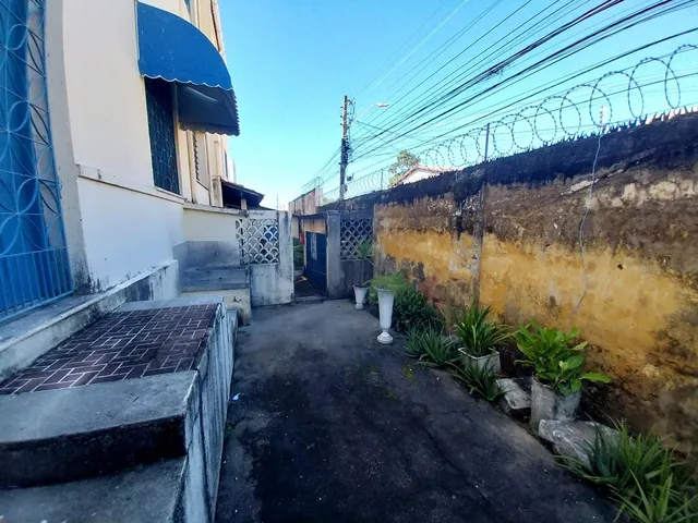 Imagem 13: PC2412) Um Prédio Comercial medindo 1000m²