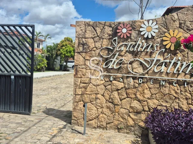 Imagem: A casa possui 3 Dormitórios, 3 Suítes, 3 Banheiros, 3 Vagas