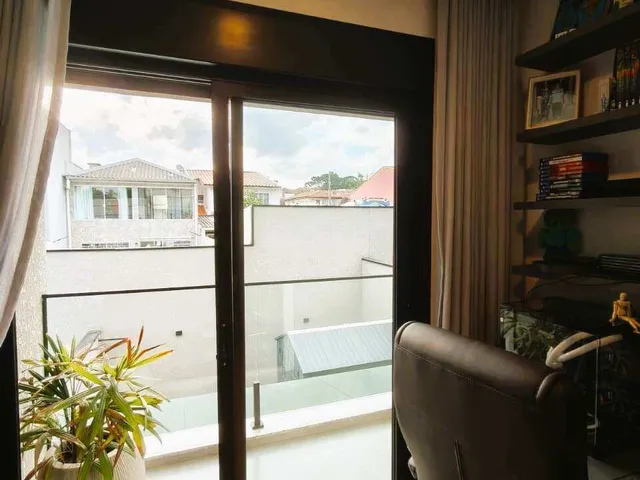 Imagem 9: Sobrado moderno com 3 suítes, 2 vagas e área gourmet próximo ao Terminal Santa Cândida