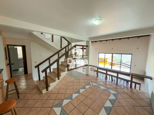 Imagem: A casa possui 5 Dormitórios, 4 Banheiros, 3 Vagas na