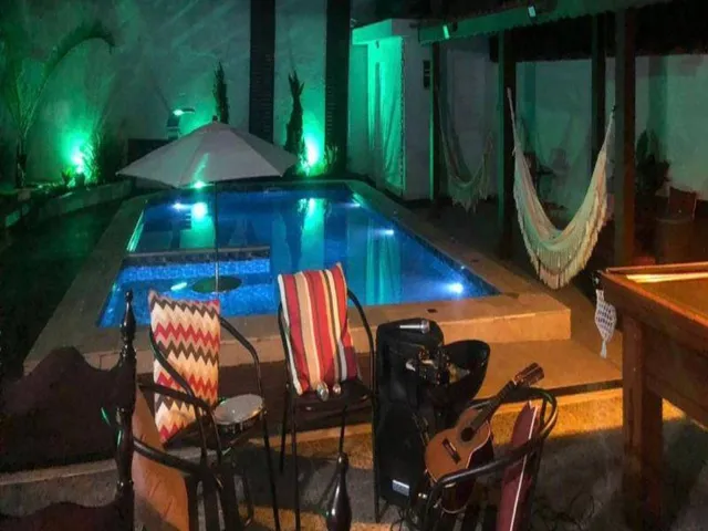Imagem: Casa com 6 quartos, 300m², à venda em