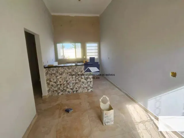 Imagem: A casa possui 2 Dormitórios, 1 Suíte, 2 Banheiros, 2
