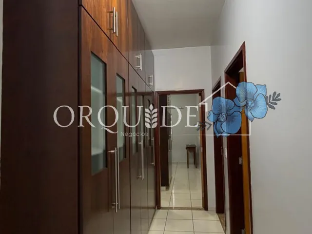 Imagem 2: Imperdível: Casa à venda no Setor Universitário em Rio Verde-GO, com 3 quartos, 2