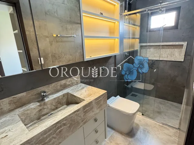Imagem 2: Casa à venda na cidade de rio verde com 3 quartos, 3 suítes, 2 salas, 1 banheiro, 1