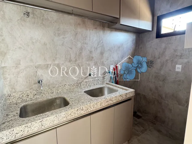 Imagem 3: Casa à venda na cidade de rio verde com 3 quartos, 3 suítes, 2 salas, 1 banheiro, 1