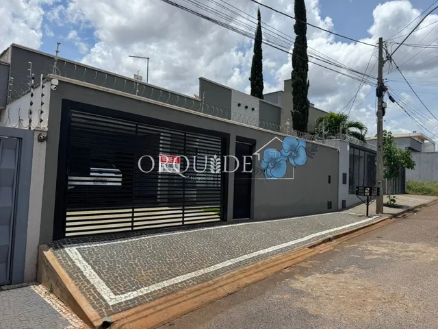 Imagem 1: Imóvel de Luxo à Venda em Rio Verde-GO: Casa com 4 Quartos, 2 Suítes e 205m² no