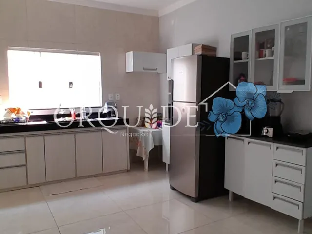 Imagem 13: Imóvel de Luxo à Venda em Rio Verde-GO: Casa com 4 Quartos, 2 Suítes e 205m² no