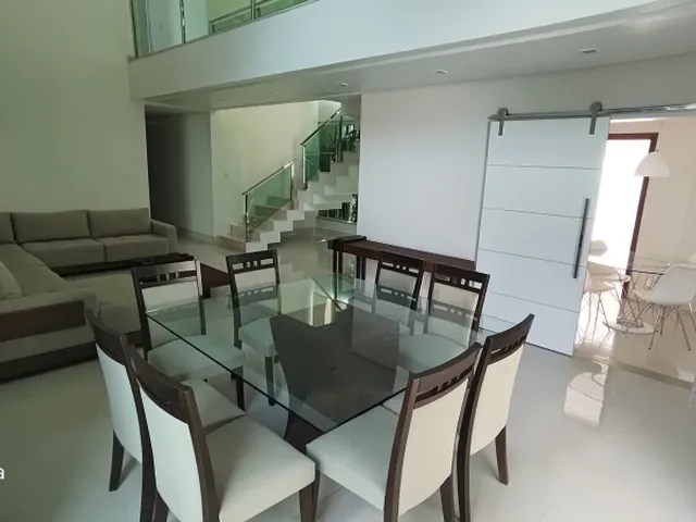 Imagem: A casa em condomínio possui 3 Dormitórios, 3 Suítes, 4 Banheiros