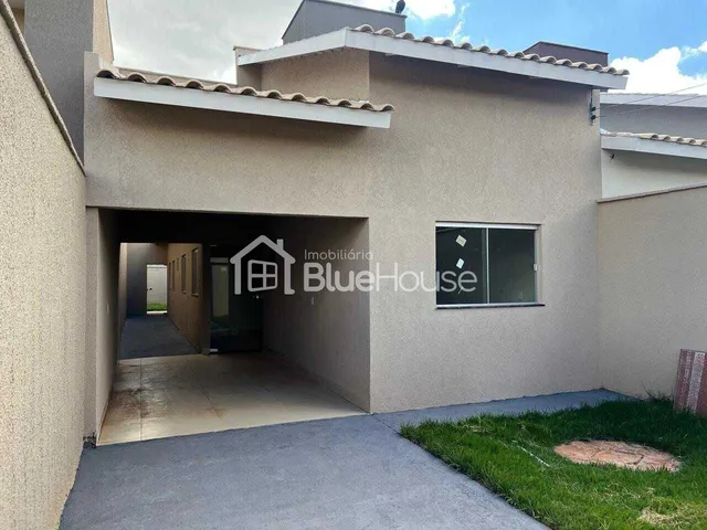 Imagem: A casa possui 3 Dormitórios, 1 Suíte, 2 Banheiros, 2