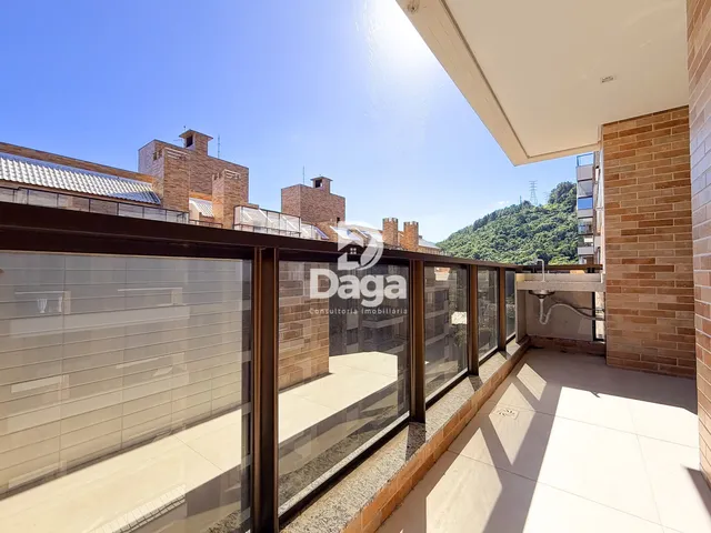 Imagem: O apartamento possui 7 Dormitórios, 1 Suíte, 3 Banheiros,