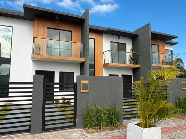 Imagem: Casas com 3 Quartos e Piscina no Loteamento