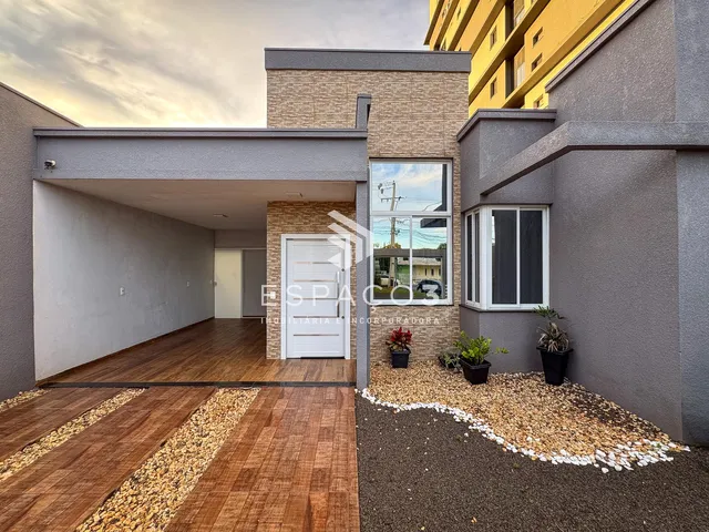 Imagem: Terreno com 2 casas em alvenaria localizadas