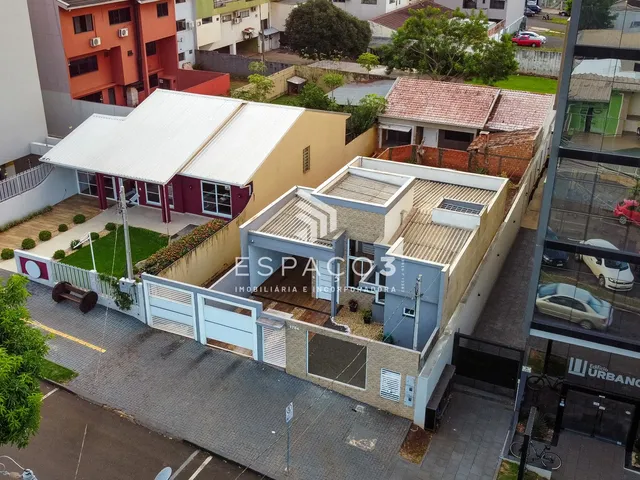 Imagem 2: Terreno com 2 casas em alvenaria localizadas no Centro em Medianeira PR