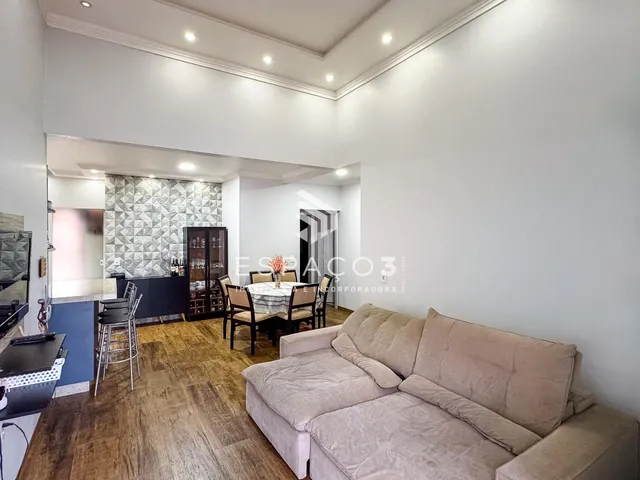 Imagem 4: Terreno com 2 casas em alvenaria localizadas no Centro em Medianeira PR