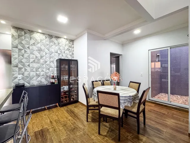 Imagem 6: Terreno com 2 casas em alvenaria localizadas no Centro em Medianeira PR