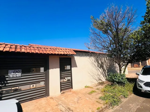 Imagem: A casa possui 3 Dormitórios, 1 Suíte, 2 Banheiros, 3