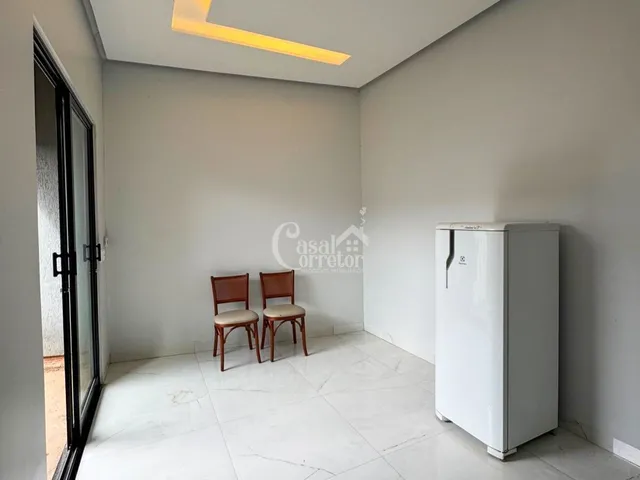 Imagem: A casa possui 2 Dormitórios, 1 Suíte, 2 Banheiros, 1 Vaga