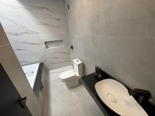 Imagem 2: Casa Deslumbrante com Piscina, Espaço Gourmet e Acabamento Prime (Palhoça/SC)!