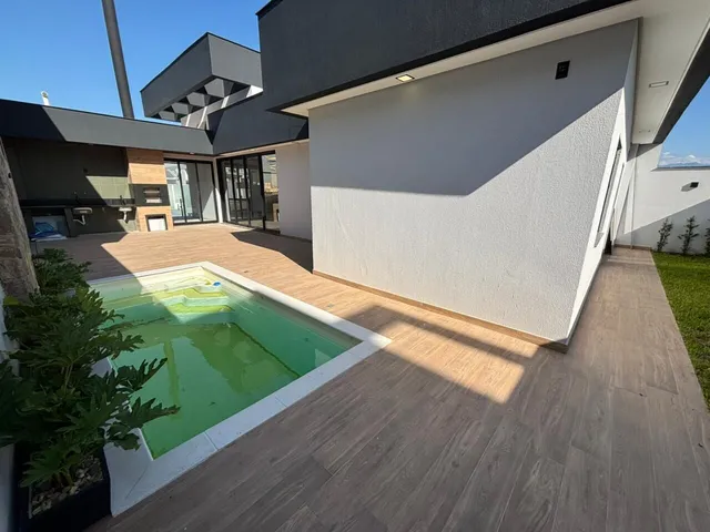 Imagem 6: Casa Deslumbrante com Piscina, Espaço Gourmet e Acabamento Prime (Palhoça/SC)!